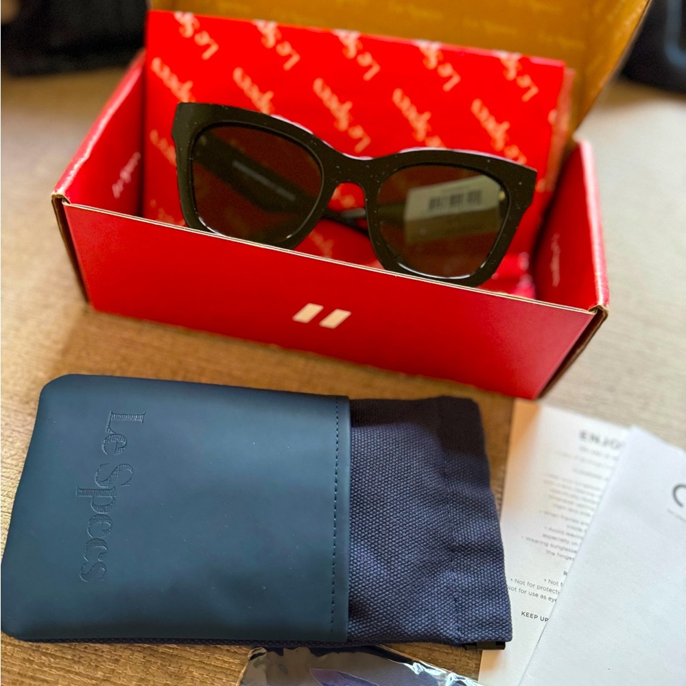 Le Specs Showstopper sunglasses